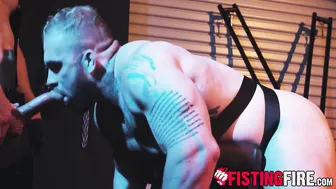 Devin franco domine un bodybuilder musclé dans une session fétichis...