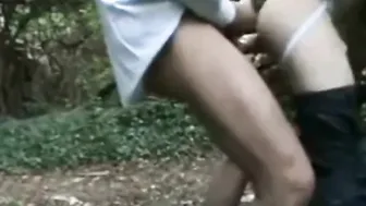 Twink recibe múltiples pollas a pelo en una follada grupal hardcore