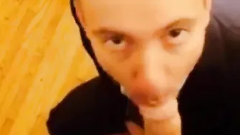 业余商人吸吮老板的大鸡巴直到射精