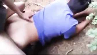 Chicos amateur disfrutan de mamadas sin condón y anal en público