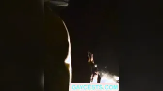 El guapo padrastro se folla a paso sin condón al twink en su culo m...