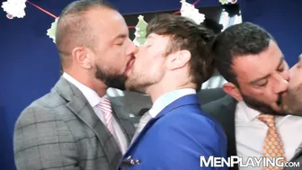 Ejecutivo barbudo drew dixon doble penetrado en orgía de traje de o...