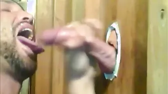 业余伙伴在 glory hole 被多次射精