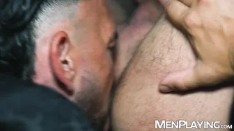 Derek allen e nico bello em foda sem camisinha no escritório de terno