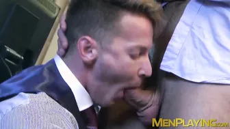 Darius ferdynand en traje es follado a cuatro patas por un hombre d...
