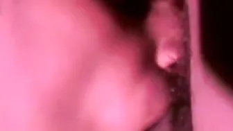 Couple de twinks profitent d'une fellation et d'un jeu de gode anal