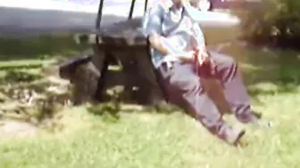 Oso maduro se masturba al aire libre en solitario arriesgado