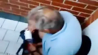 Papá oso amateur regresa para una paja