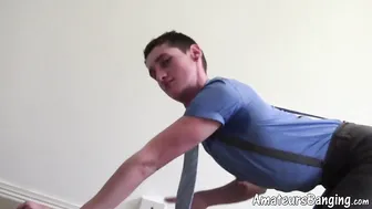 Lindo twink lochie se masturba su polla sin cortar y dispara una gr...