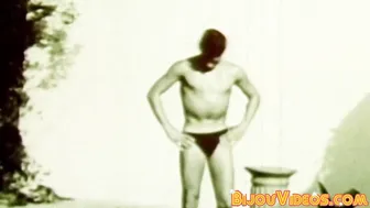Jock gay musculoso vintage bate punheta sozinho com pau peludo