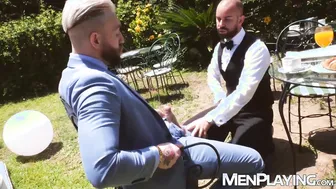 мануэль скалько соблазняет официанта бруно макса пролитым кофе и жё...