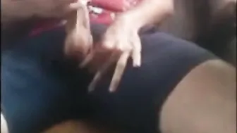 एमेच्योर ट्विंक अजनबियों के देखते हुए सार्वजनिक में लंड हिलाता है