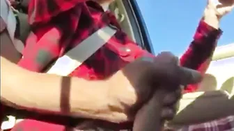 Twink excitado bate punheta e goza no carro