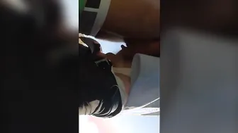 युवक बाहर एक परिपक्व आदमी को हस्तमैथुन करता है
