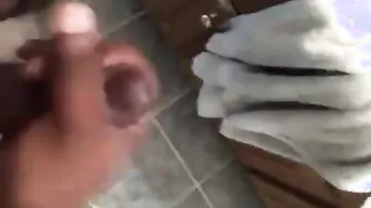 Travesti amateur joven masturba polla negra grande y corre