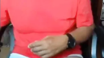 Papai maduro se masturba sozinho na webcam