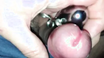 Orgasmo masculino solo em close-up com brinquedo sexual e final em ...