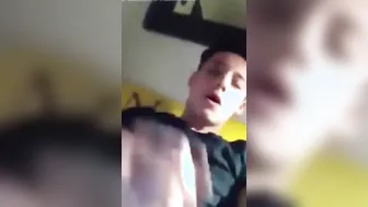 Twink amateur se masturba y corre fuerte después del colegio