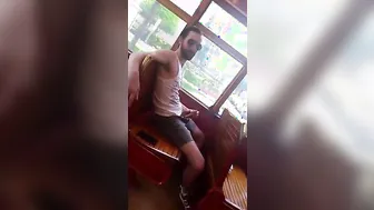 Twink bien dotado se masturba la poll...