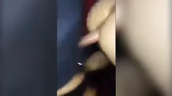 Ein twink nimmt einen riesigen schwanz bei einer harten analsession