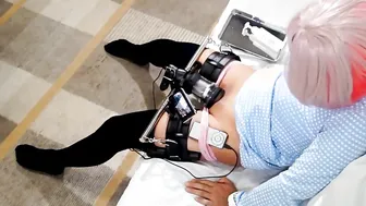 متشبه بالنساء يستمني بلعبة جنسية ويقذف سريعاً