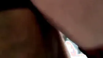 Tipo amateur recibe una mamada y una paja antes de correrse