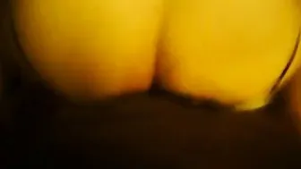 Sementales negros cogen a pelo a travesti blanco con pollas grandes