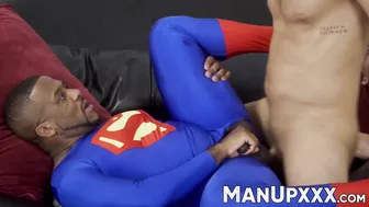 Isaac x domina a micah martinez en dura sesión de sexo anal sin condón