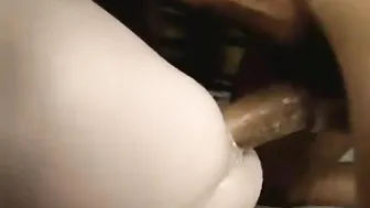 Pau grande come a força um cuzinho apertado sem camisinha