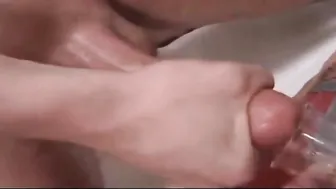 Twinks amateurs suçant grosses bites et avalant sperme compilation