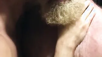 Bears musclés : baisers passionnés et baise hardcore