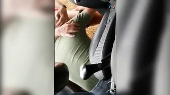 Reifer verheirateter daddy bekommt outdoor-blowjob auf dem land