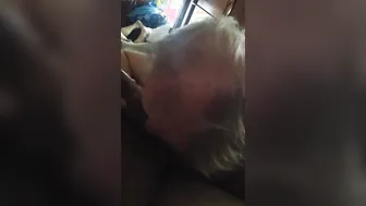 папа-медведь соблазняет молодого друг...