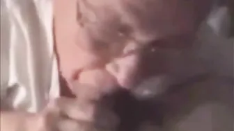 Orgía amateur de oso canadiense con mamadas y follada grupal