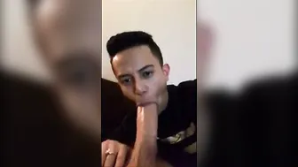 Twink amador dá um boquete babado num pau grande