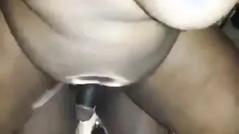 Passivo amador gordo leva pica preta crua sem camisinha