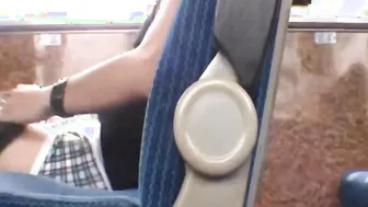 公交车上给小鲜肉打飞机