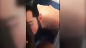 एमेचर गे लड़का बड़े काले लंड को चूसता और डीपथ्रोट करता है