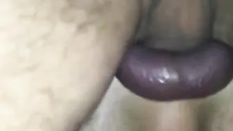 Papito se folla sin condón en el sauna
