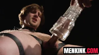 Scotty zee amarrado e provocado até seu pau grosso drenar cada gota
