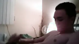 Jovencito de yorkshire se masturba en webcam