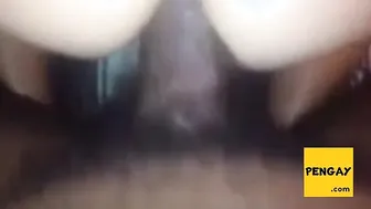 Negro vergon coge a pelo a blanco en cuarto de motel