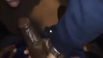 Oso amateur chupa polla negra grande en una mamada interracial