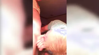 Twink amateur flaco y daddy intercambian mamadas y semen
