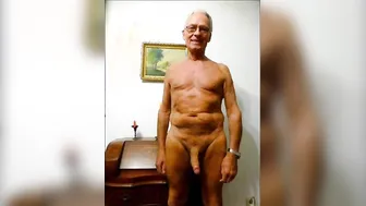 Vovô amador mostra seu pau grande em ação anal hardcore