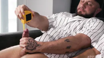 Concurso de medição entre pai e filo leva a anal hardcore