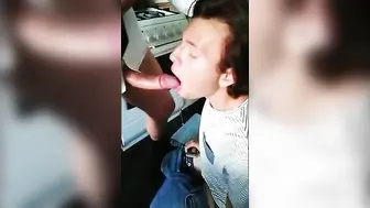 Twink flacucho es follado por un papi con polla grande