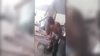 拉丁裔机械工为钱被指交和口交