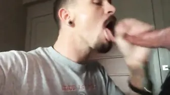 Predicador azotado y chupado por una amateur caliente