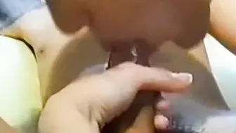 Cinq minets asiatiques amateurs baisent bareback